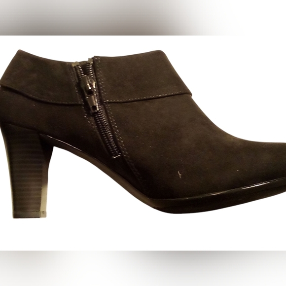 Aubrey Lynn Red Or Black Suede Booties, New In Box, 3" Block Heel, Zipper/Buckle - Picture 9 of 13